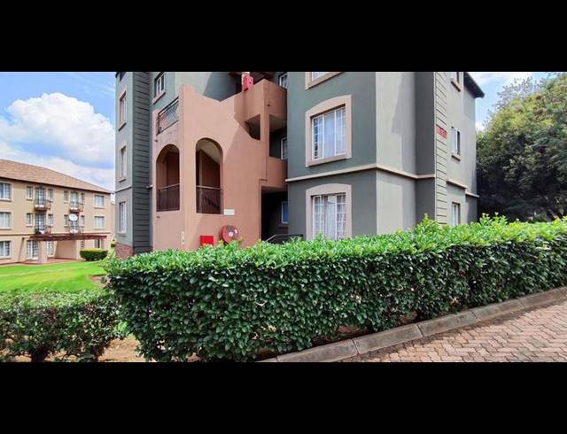 2 BEDROOM TOWNHOUSE FOR SALE IN CASTLEVIEW